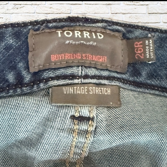 Torrid Boyfriend Straight Vintage Stretch Mid-Rise Jean Size 26 R - Picture 3 of 4